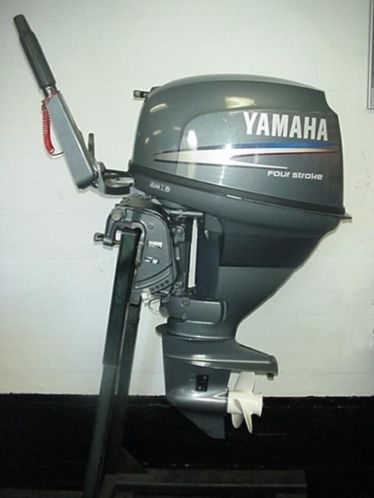 Yamaha 25 pk, 4-takt, kortstaart met stuurknuppel, 2003