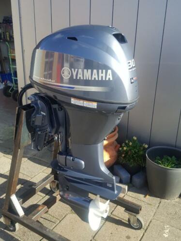 YAMAHA 30 pk EFI LANGSTAART IN ZEER NETTE STAAT