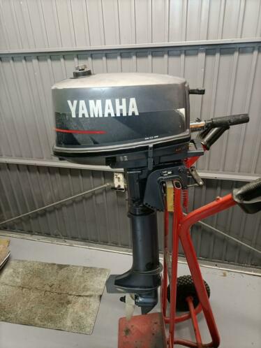 Yamaha 4 pk 2 takt langstaart met zeer weinig vaar uren
