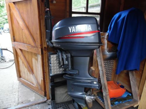 Yamaha 40 pk , 2 cilinder kortstaart . Enduro uitvoering .