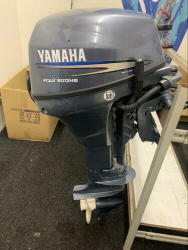 Yamaha 8 pk 4 takt Langstaart stuurknuppel hand start