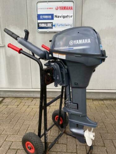 Yamaha 8 pk viertakt langstaart met de kop er af