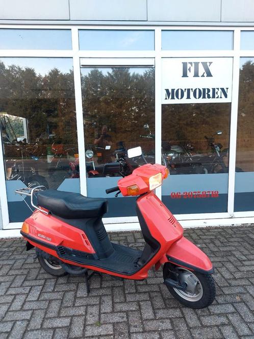 Yamaha Beluga 125cc 2 takt motorscooter met extra onderdelen