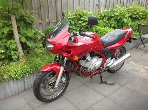 Yamaha Diversion 600, 2002. Lichte motor.