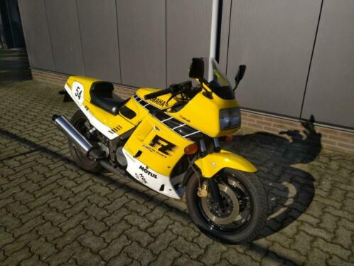 .Yamaha FZ 750 Kenny Roberts Replica