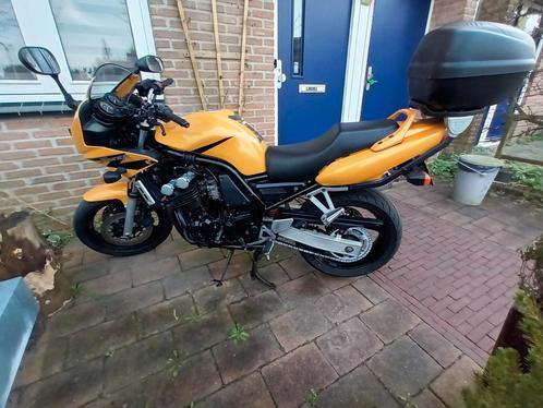 Yamaha FZ6 (Fazer) kleur geel  2002 , 51150 km. 95 pk.