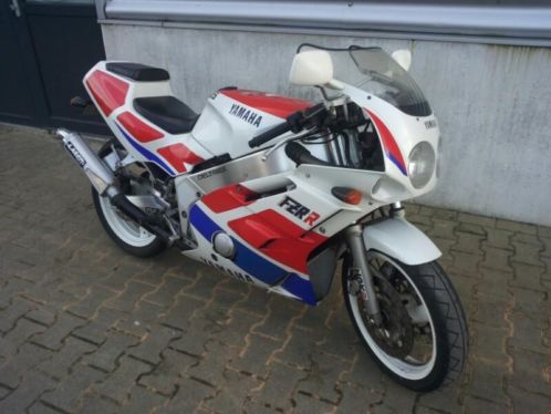 Yamaha FZR R 400