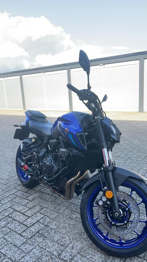 Yamaha Motor MT 07 icon blue met AKRAPOVIC uitlaat