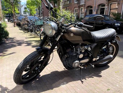 Yamaha Motor XJ750 omgebouwd tot Caferacer - (Lekt olie)