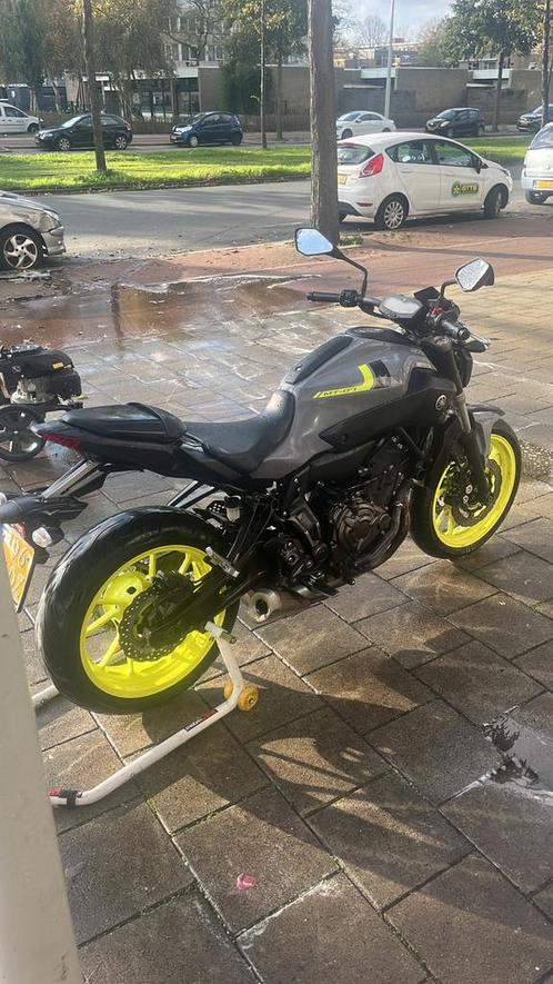 Yamaha MT-07 FLUO