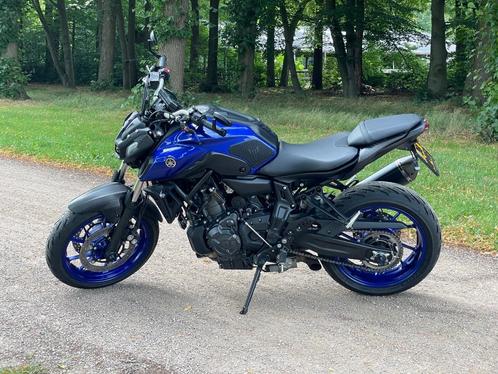 Yamaha MT07 35KW 2021 icon blue met custom akrapovic uitlaat