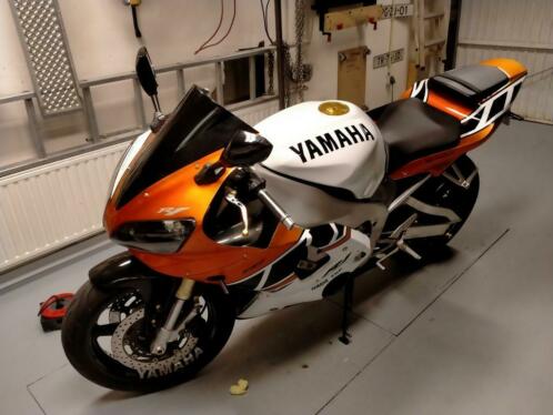 Yamaha r1 custom