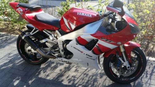 Yamaha r1 uit 2000 met veel extra039s