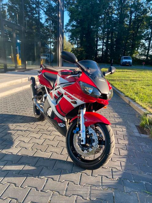 Yamaha R6 rood-wit BOS uitlaat