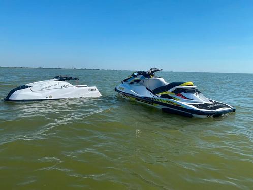 Yamaha Superjet 1050 Seadoo RXP 300 RS