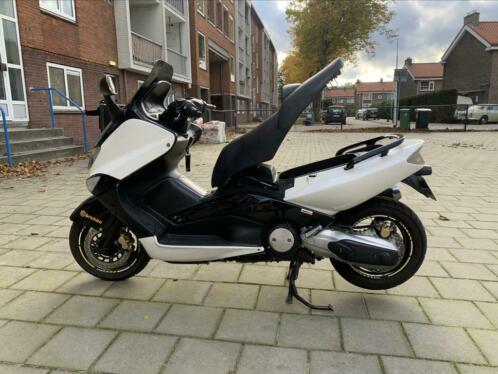 Yamaha tmax 500 motorscooter (ZO GOED ALS NIEUW )