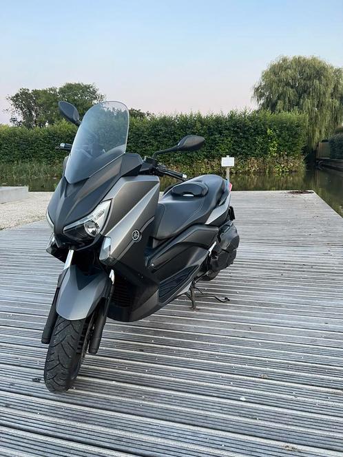 Yamaha X-max 400 ABS met malossi var en akraprovic uitlaat
