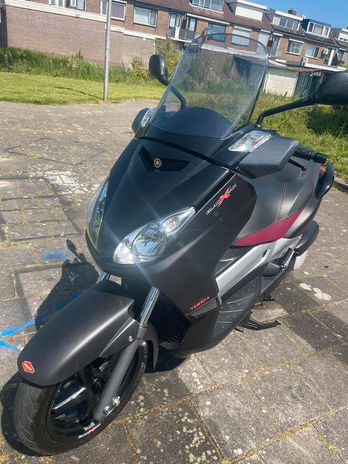 Yamaha x max black max 250i