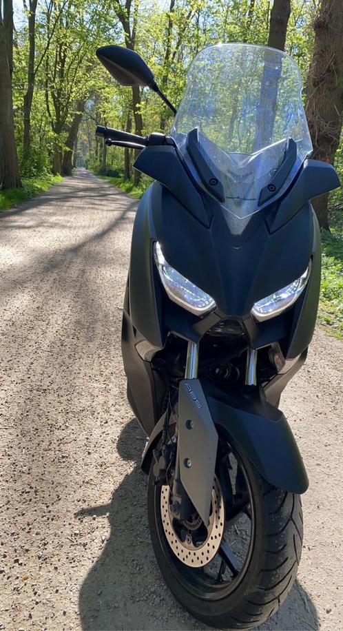 YAMAHA XMAX 300 AKRAPOVIC