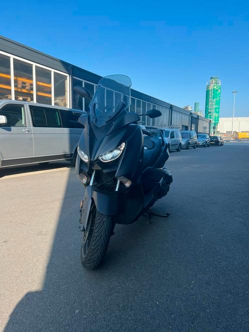 Yamaha Xmax 400 - Akrapovic- Winterklaar-Plus veel extras