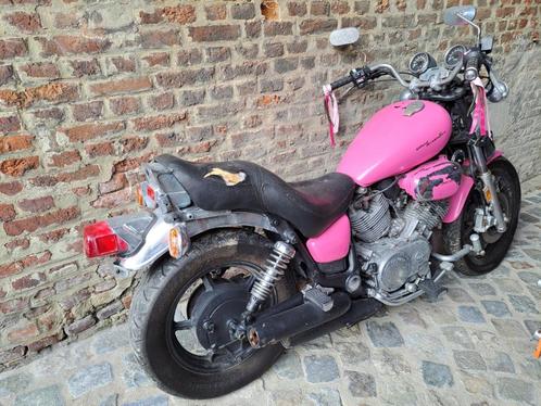 YAMAHA XV 700 VIRAGO