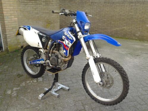 Yamaha YZ450F met kenteken