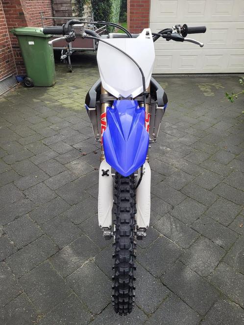 Yamaha yzf 250 (2016)