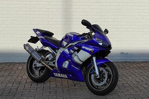 Yamaha YZF R6  blauw   supersport  Leovince  nette staat