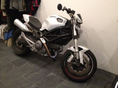 Zeer aparte prachtige Ducati monster 696