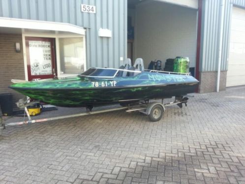 Zeer exclusief gespoten speedboot