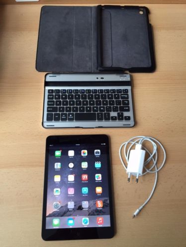 Zeer goede iPad mini 16GB WIFI incl keyboard te koop