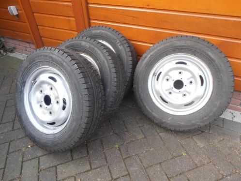 zeer goede velgen met banden merk nokian 6mm