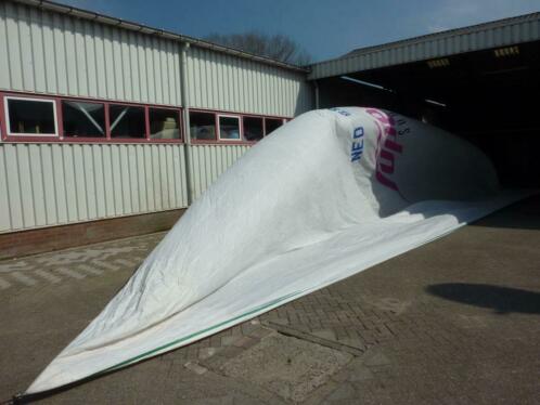 Zeer groot zeil  spinnaker  voorzeil gebruikt ca 11x19 mtr