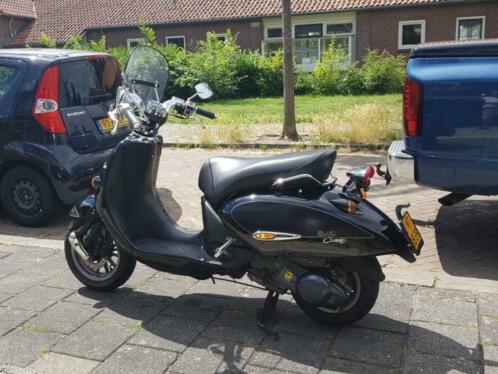 Zeer mooie Aprilia 125 Mojito Custum 2010 met heel weinig km