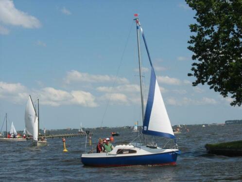 Zeer mooie en goed onderhouden Zeilboot Hai 590 op trailer.