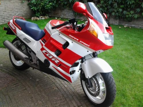  Zeer Mooie Honda CBR 1000 F en Honda 750 Magna 