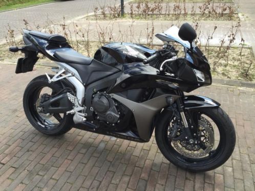 Zeer mooie Honda CBR 600 RR uit 2007 zwartgrijs