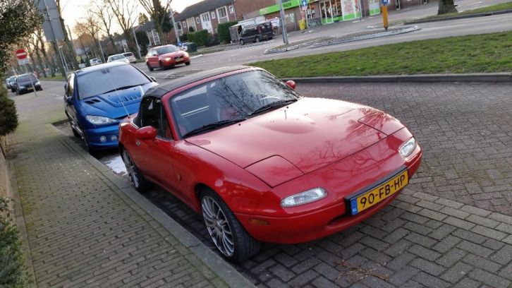 Zeer mooie Mazda MX5 1.6 te koop