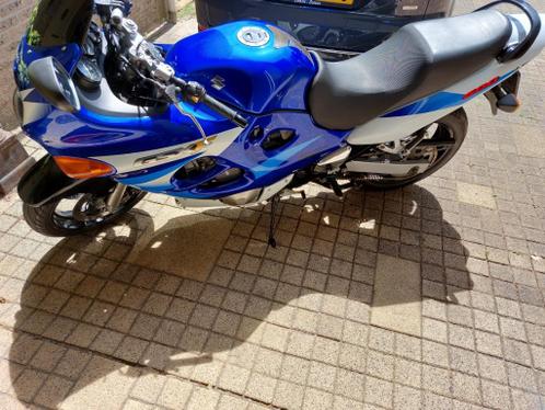 Zeer mooie Suzuki gsx 600F uit 2005. Mag voor 1000 euro weg