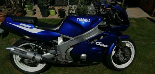 zeer mooie Yamaha FZR 600 juni 1991 3HE Metalic blauw