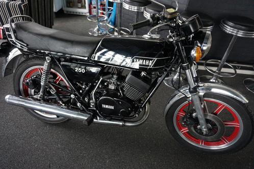 Zeer mooie  Yamaha RD 250 tweecilinder 6 bak b.j.1978