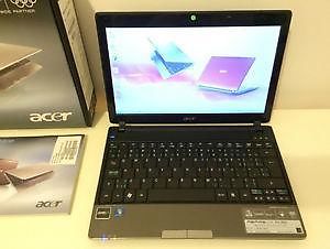 Zeer nette Acer Aspire one mini laptop met doos te koop.