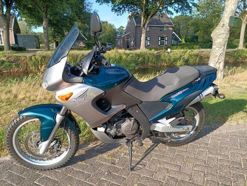 Zeer nette Aprilia pegaso 650.