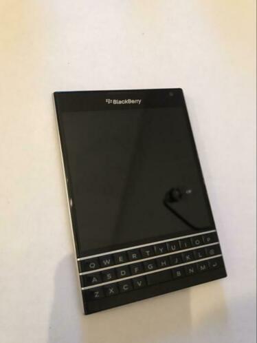 Zeer nette Blackberry Passport met Whatsapp