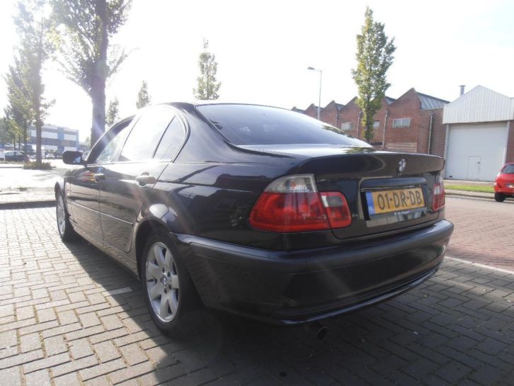 Zeer nette BMW 3-Serie 1.9 I 316i Executive 1999 Zwart