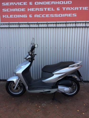 Zeer nette Honda dylan 150 cc scooter