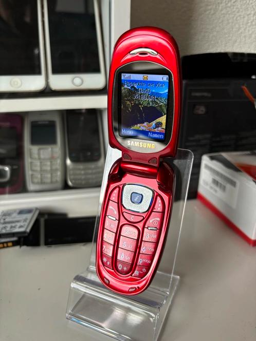 Zeer nette klaptelefoon van Samsung, klein model