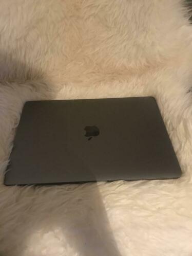 Zeer nette MacBook Pro 2017 2.3ghz 8gb 128ssd jaar garantie