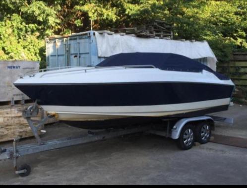 Zeer nette speedboot geheel compleet met trailer