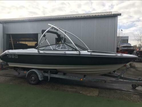 Zeer nette speedboot(maxum) met motor en trailer. 